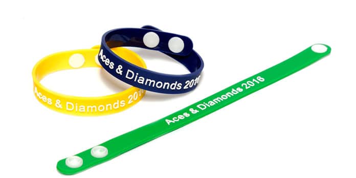 Pulseira de silicone com fecho de pressão ajustável