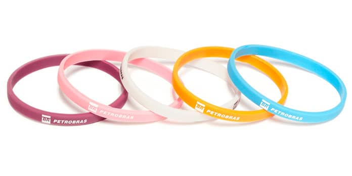 Pulseira de silicone fininha e multicolorida