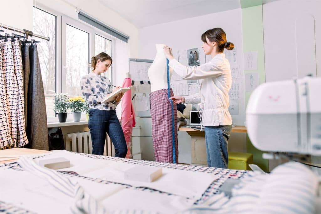 Mimos para clientes de roupas: Ideias e dicas de brindes para sua loja
