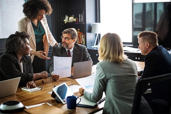 Como Brindes ‘Smart’ Podem Aumentar o Valor de Marca em Negociações de Alto Nível